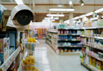 (Italiano) Installazione di telecamere esterne in un negozio: come ottenere l’autorizzazione e rispettare le normative